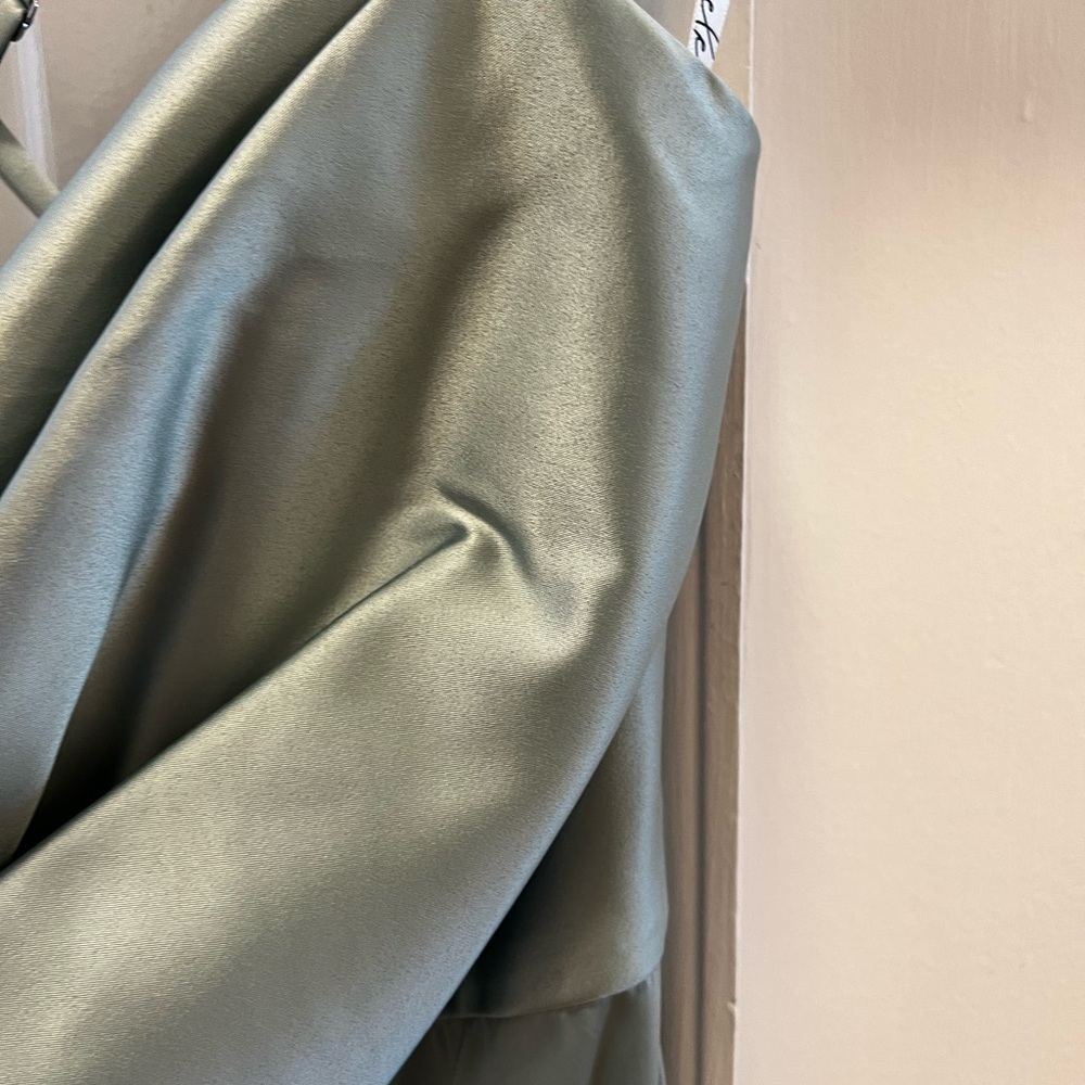 Sage green bridesmaid dress David's Bridal Studio - Picture 4 of 7